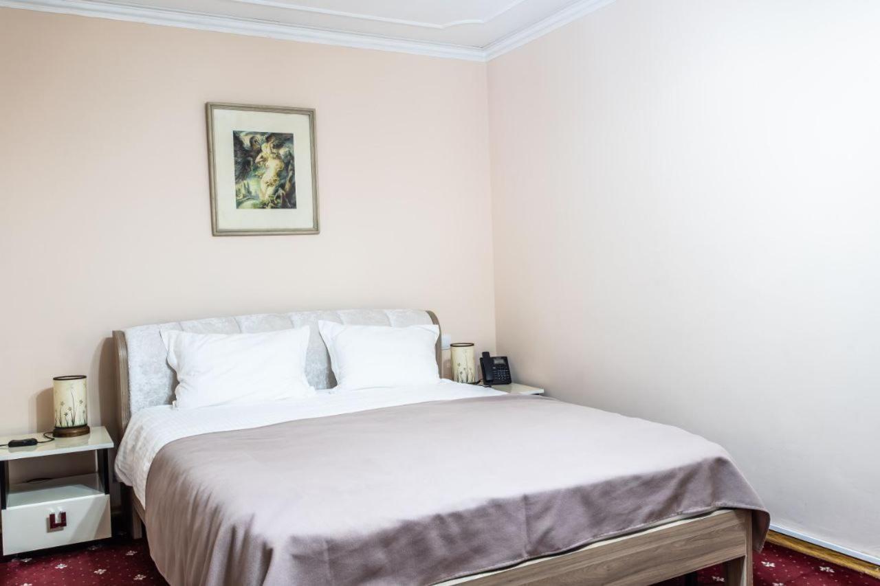 צ'יסינאו Star Rent Hotel מראה חיצוני תמונה